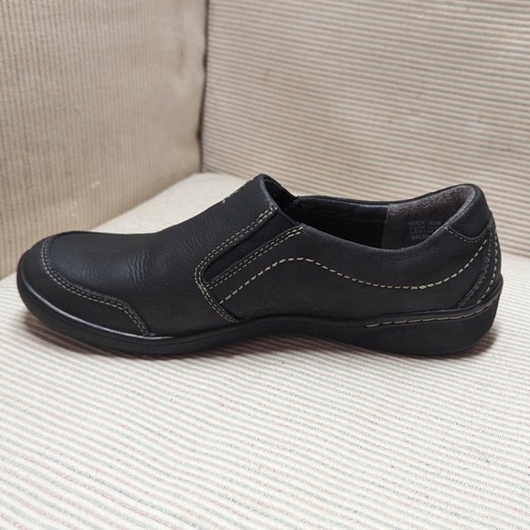 Clarks leather casual slip-on flats black size 6 EUC - Picture 3 of 9